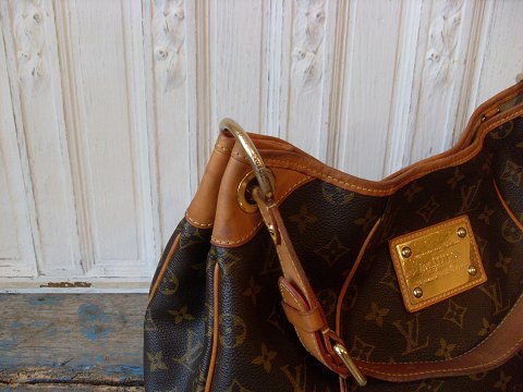 www.Antikvitet.net Louis Vuitton taske, model Galliera