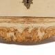 Rokoko kommode i perlemors farve med rester af rødlig forgyldning. Danmark ca. år 1750. H: 80cm. Plade: 82x49cm