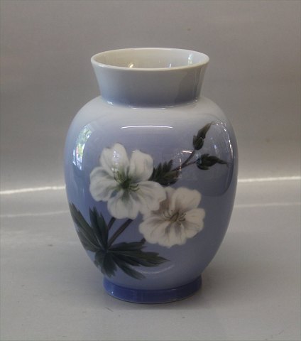 Klosterkælderen - Kongelig Dansk * Kgl. Vase 17 cm hvid blomst Anemone ? - Kongelig Dansk * Kgl. 2667-36 Vase cm blomst Anemone ?