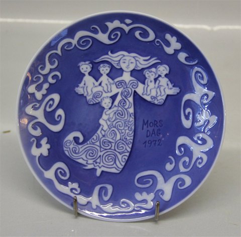 Royal Copenhagen 1971   MOTHER'S DAY Annual Plate 