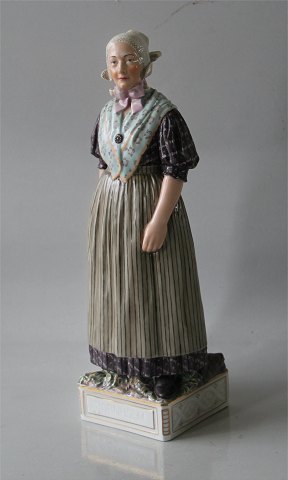 rc lady dress Klosterkælderen - Royal Copenhagen figurine * 12217 Woman in National from Bornholm 12.5