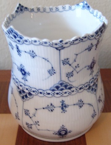 svælg kun St Klosterkælderen - Blue Fluted Danish Porcelain half lace vase 627 * - Blue  Fluted Danish Porcelain half lace vase 627 *