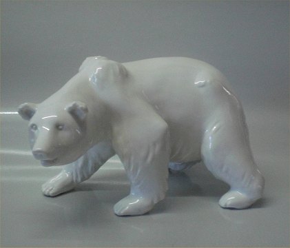 Klosterkælderen - KPM Royal Berlin Porcelain Polar bear 15 x 25 cm