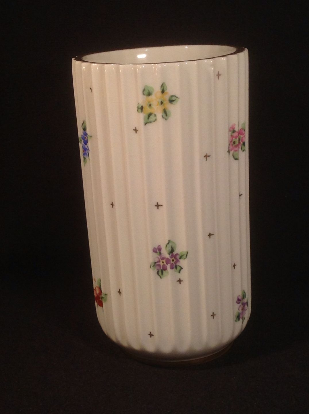 lyngby vase med blomster lyngby vase med blomster