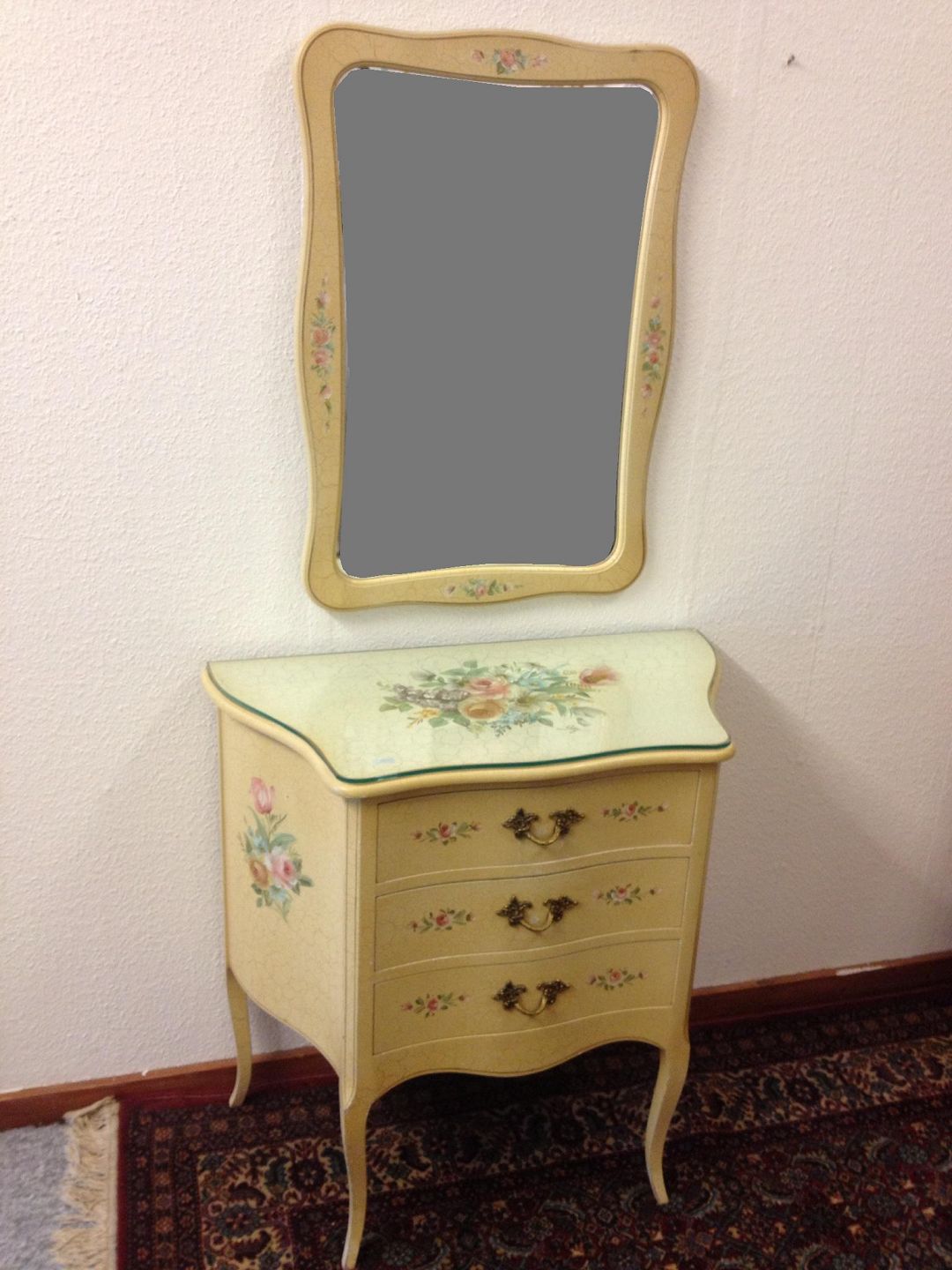 www.Antikvitet.net - Kommode med 3 skuffer. * 70 cm , Højde 69 cm. Dybde: 35 cm. * samt spejl Højde: 65 cm , Bredd