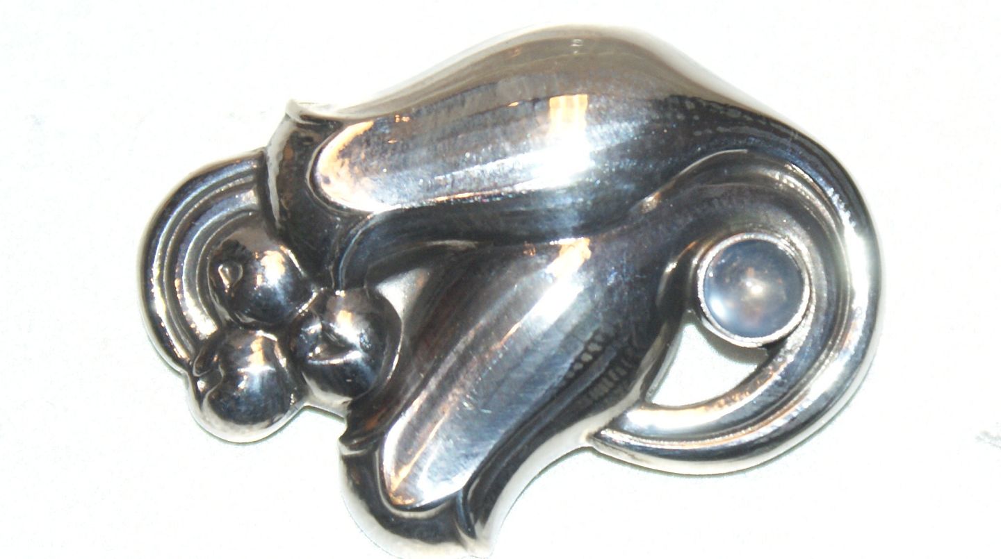 KAD ringen - Georg Jensen Brooch with Moonstone # 100B * * SOLD