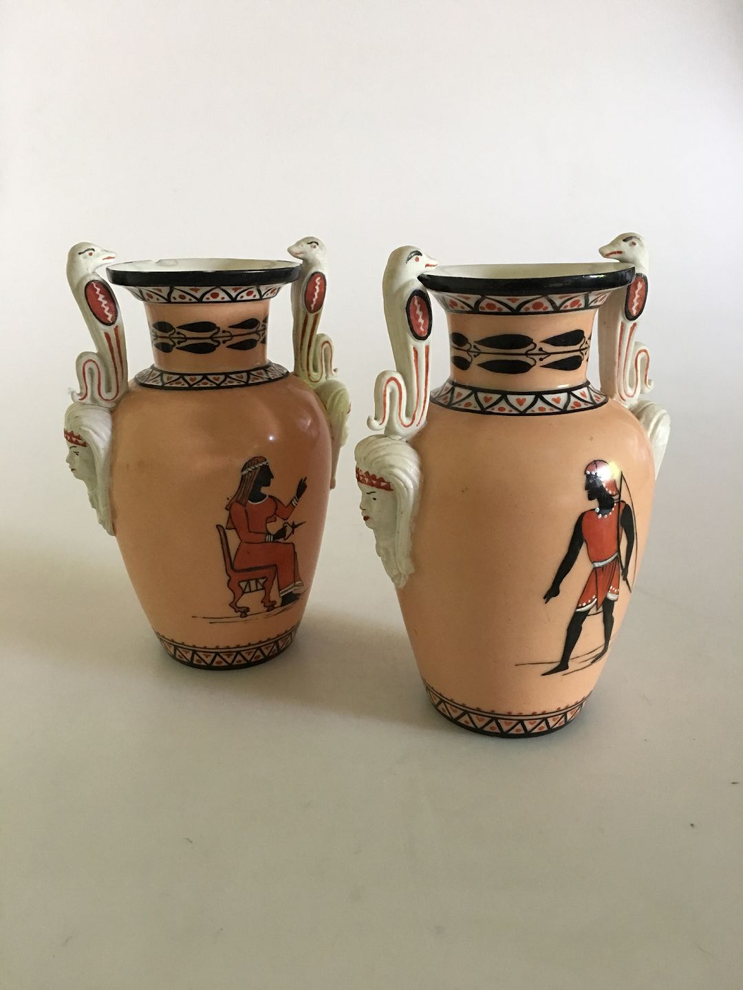 om Velkommen mikrobølgeovn www.Antikvitet.net - Par Royal Copenhagen Empire Vaser med Egyptiske  motiver fra 1850-1870
