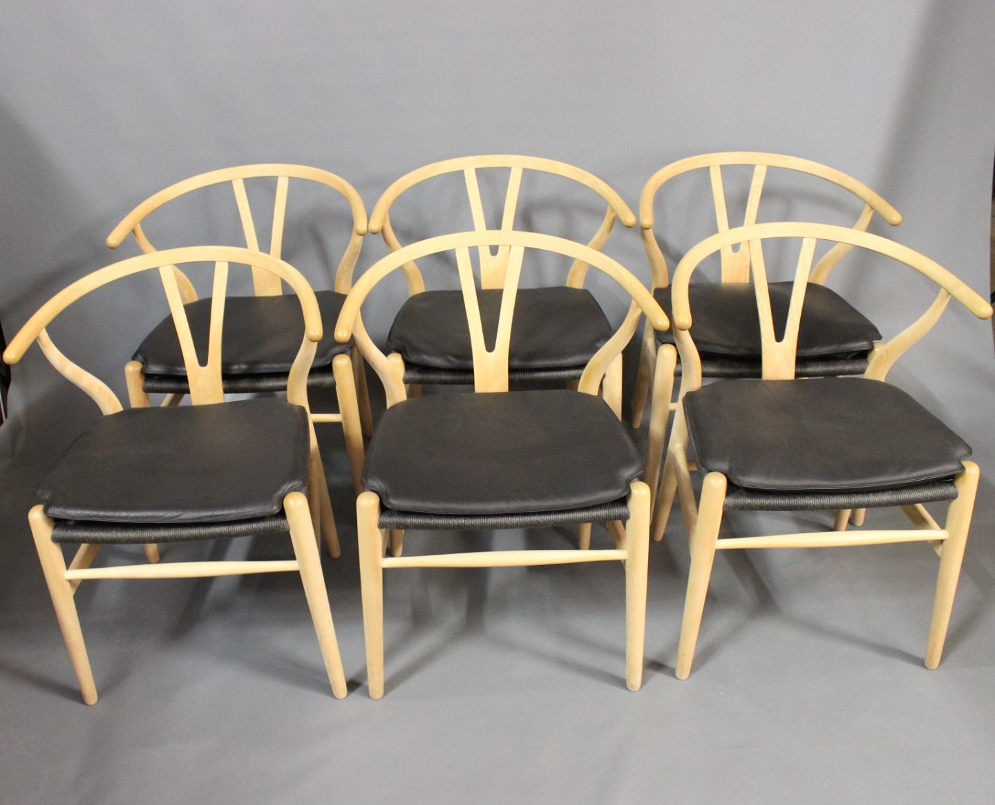 www.Antikvitet.net - Seks stole, model af Hans J. Wegner. 5000m2 udstilling.