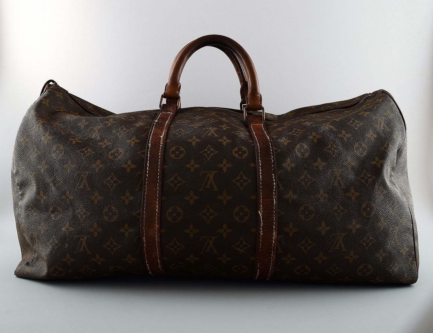 - LOUIS VUITTON Keepall 55. *