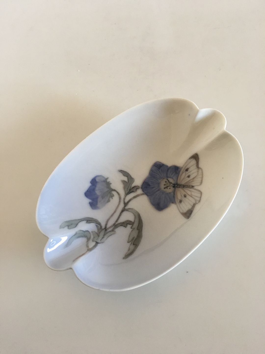 KAD ringen - Royal Copenhagen Dish No 1276/960 with Blue Flower