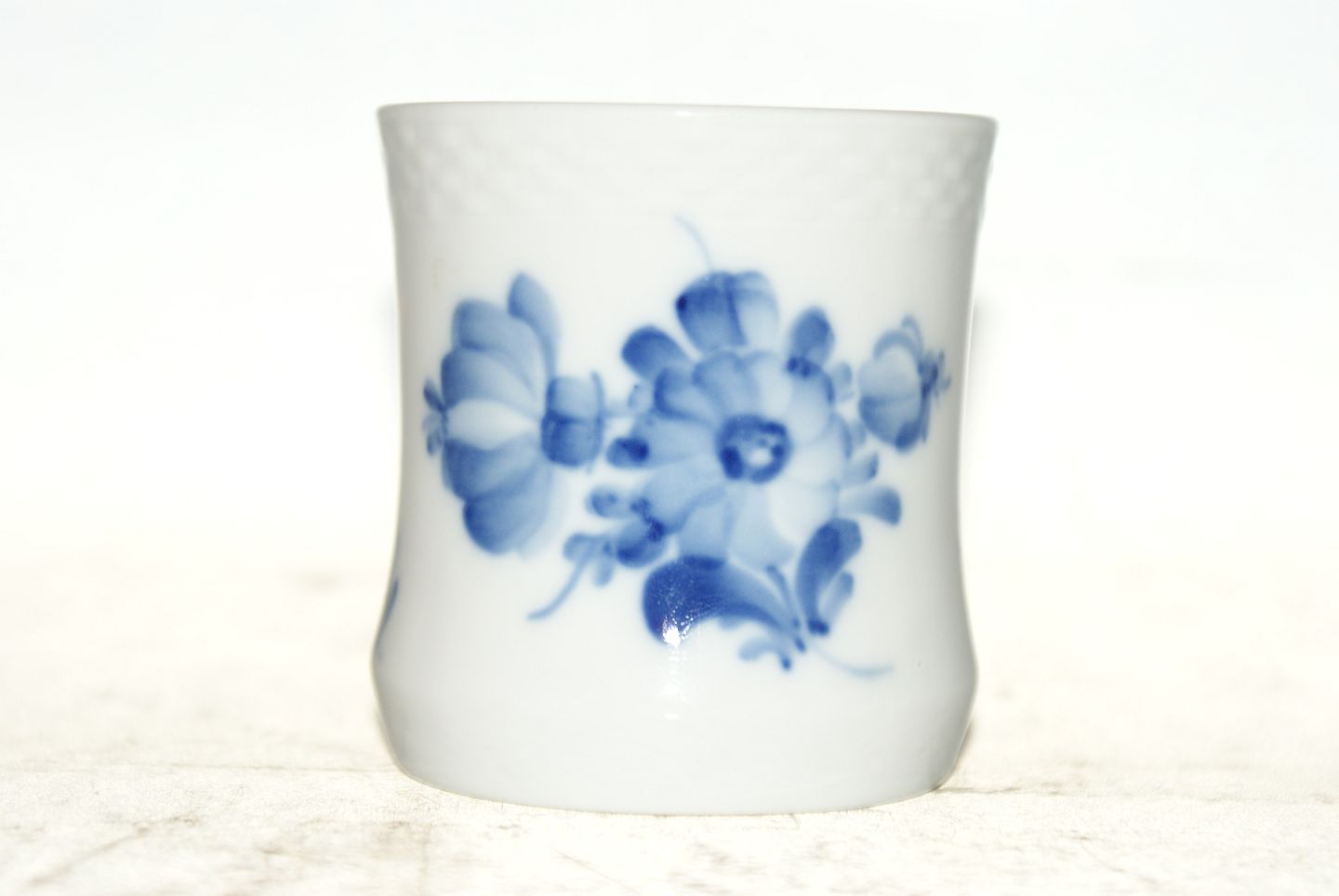 KAD ringen - Royal Copenhagen Blue Flower Braided, Vase / Cigarette Cup *  Dec. No. 8253 * Hei - Royal Copenhagen Blue Flower Braided, Vase /  Cigarette Cup * Dec. No. 8253 * Hei