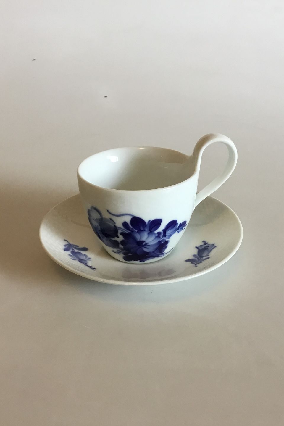 KAD ringen - Royal Copenhagen Blue Flower Braided Cup with High handle No  8194 - Royal Copenhagen Blue Flower Braided Cup with High handle No 8194