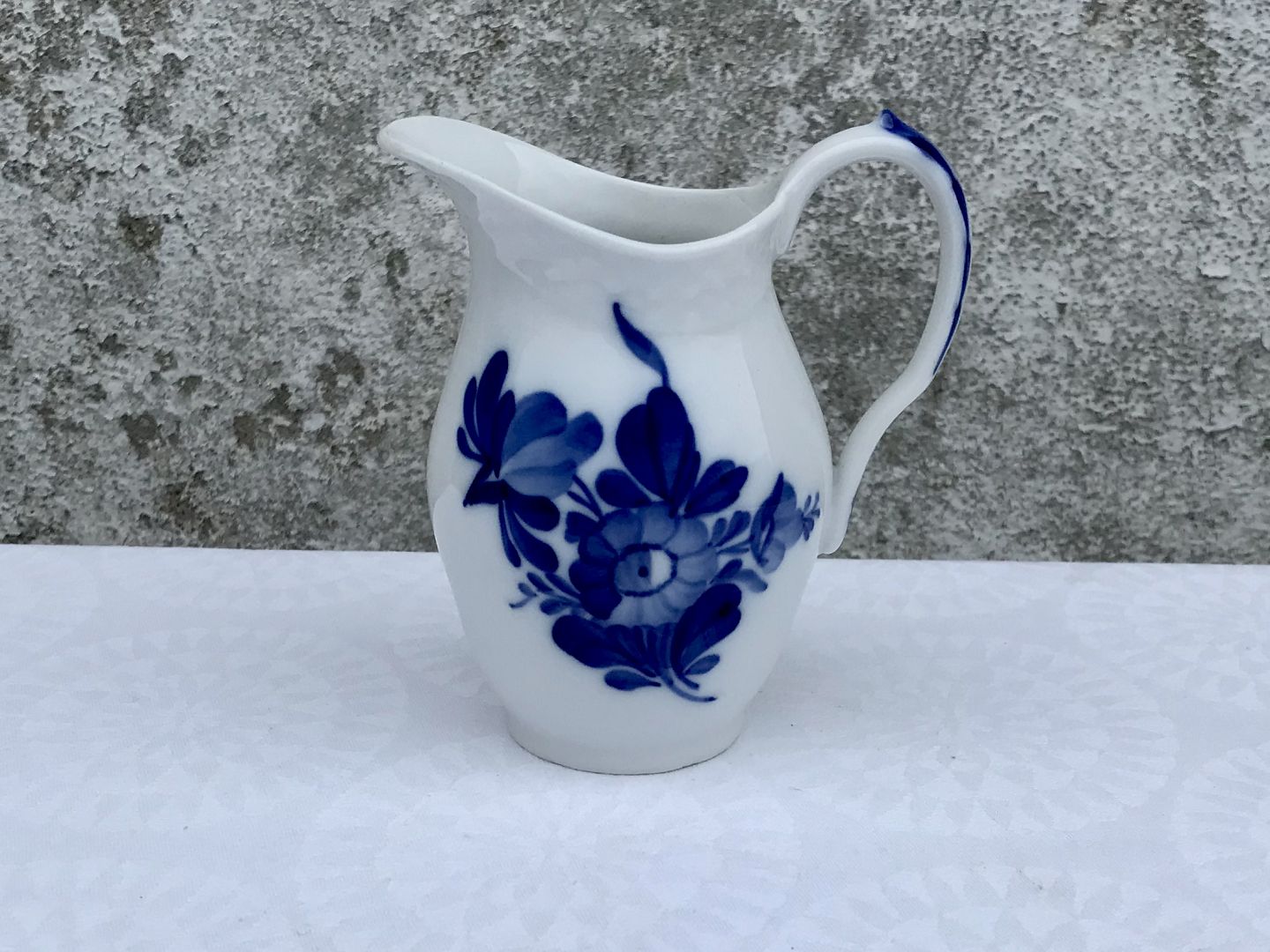 Moster Olga - Antik & Design - Royal Copenhagen * Flettet blå blomst * Flødekande * #10/8026 *175kr - Royal Copenhagen * Flettet blå blomst * Flødekande * #10/8026 *175kr