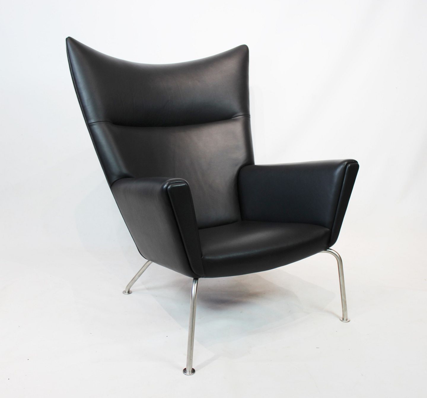 ringen - Wingchair, model CH445, i sort elegance af Hans J. Wegner og Carl Hansen o - Wingchair, model CH445, i sort elegance læder af Hans J. Wegner og Carl