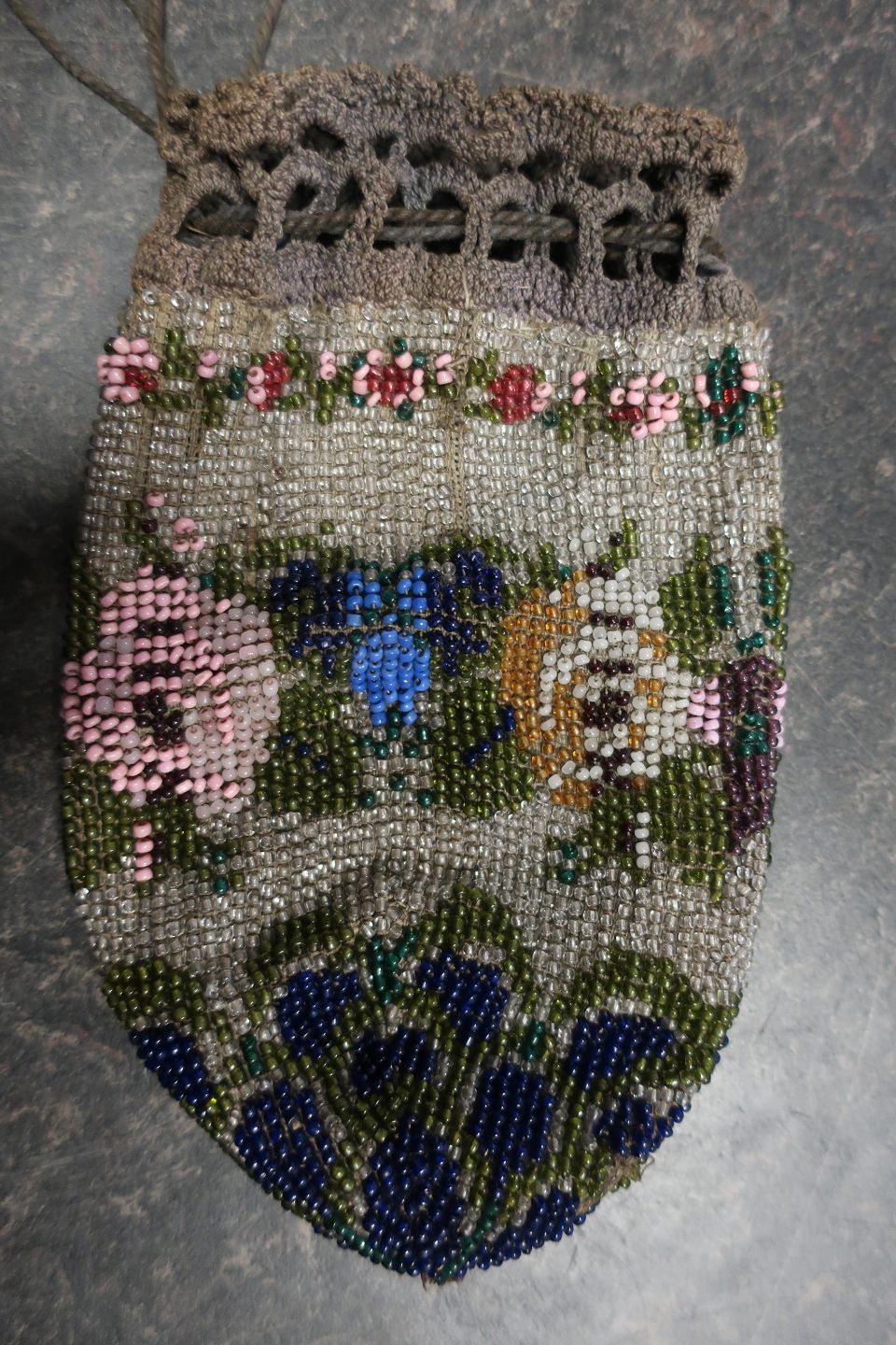 forsikring kiwi Godkendelse ViKaLi - Antik Perletaske * Taske lavet som perlebroderi med smukt mønster  bl.a. blomst/r