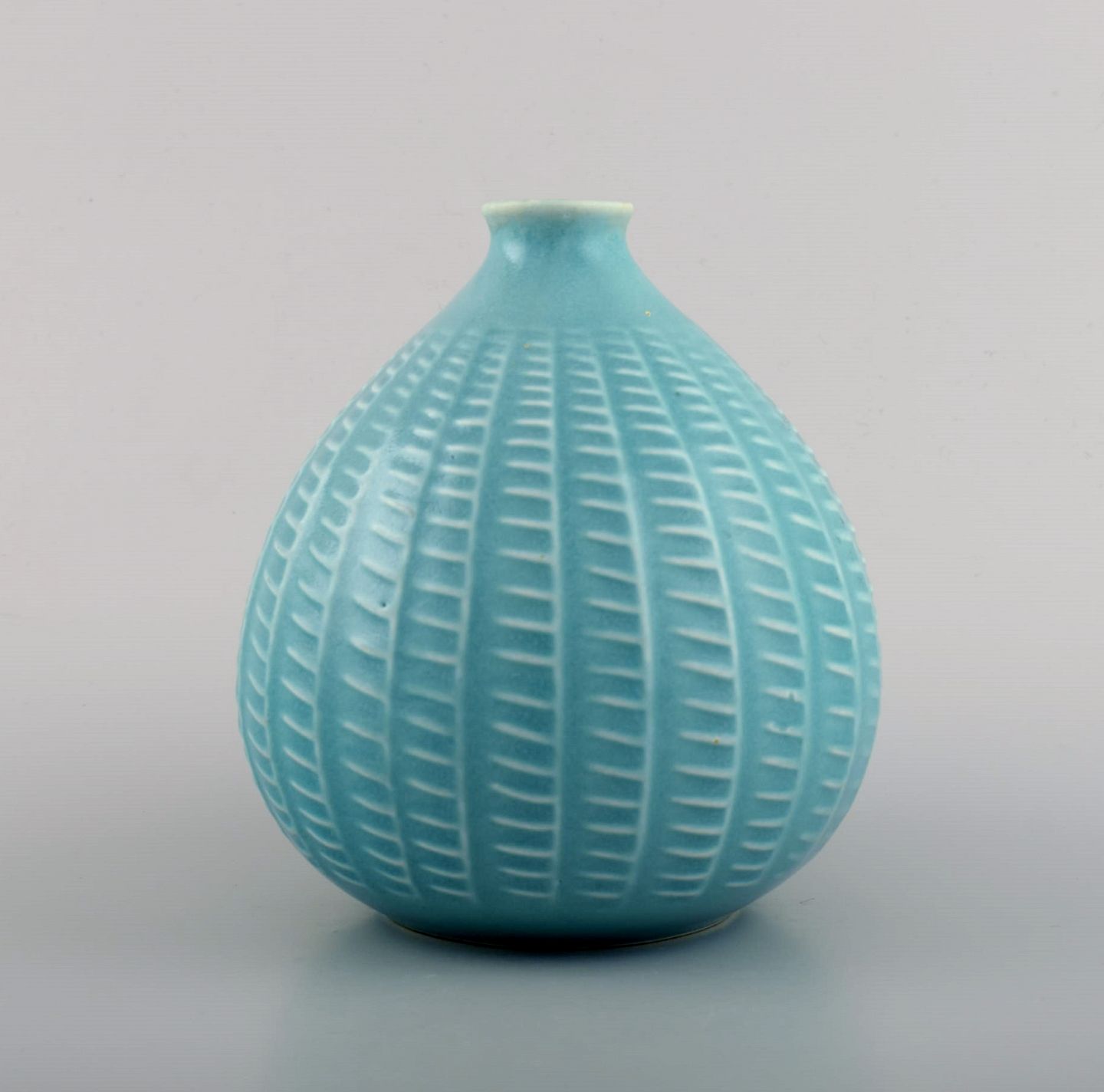 www.Antikvitet.net - Løgformet vase i glaseret keramik. Smuk glasur i turkis nauncer. Finsk design, midt 1900-tall