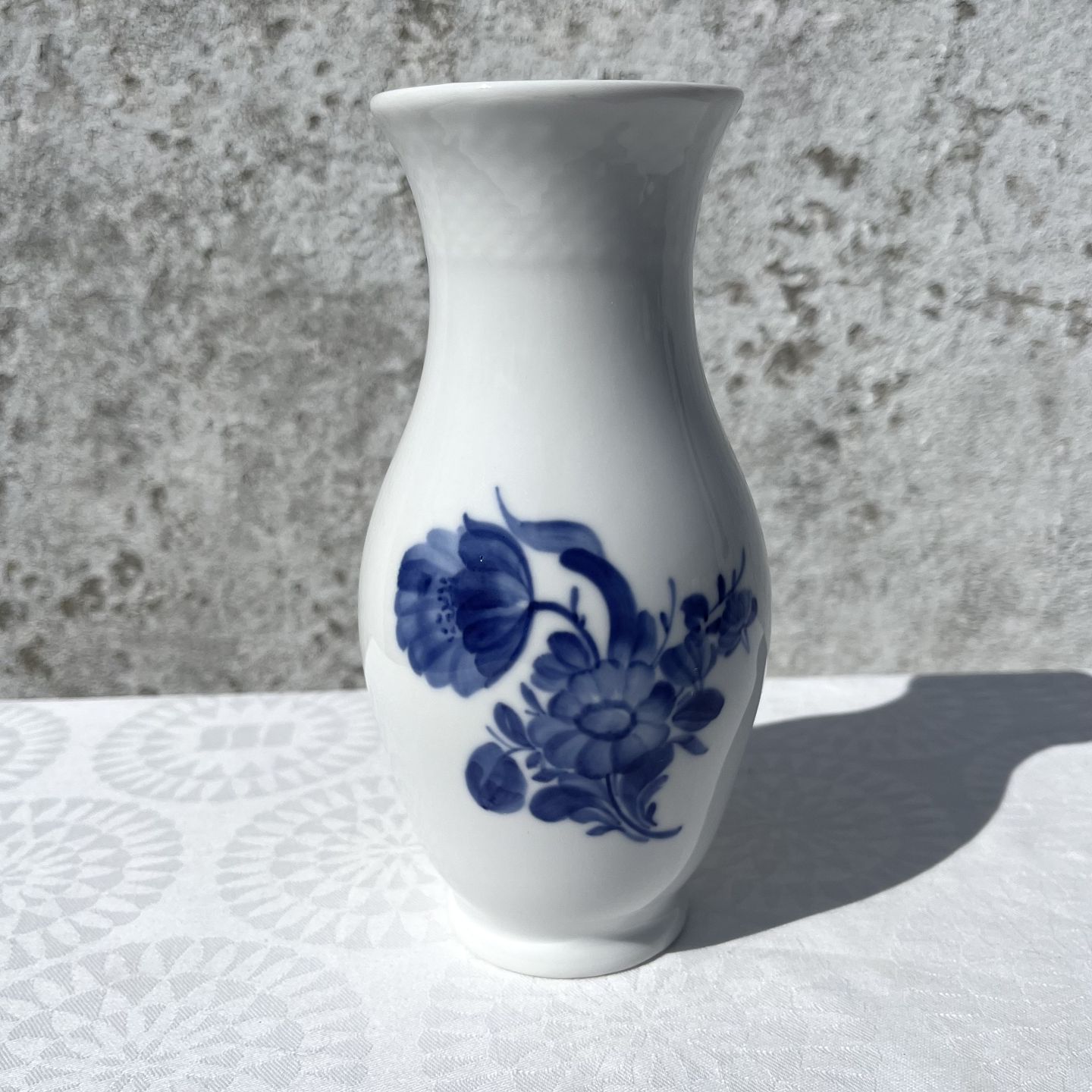 Moster Olga - Antik & Design - Royal Copenhagen * Braided blue flower * Vase  * # 10/8263 * * 250 DKK - Royal Copenhagen * Braided blue flower * Vase * #  10/8263 * * 250 DKK