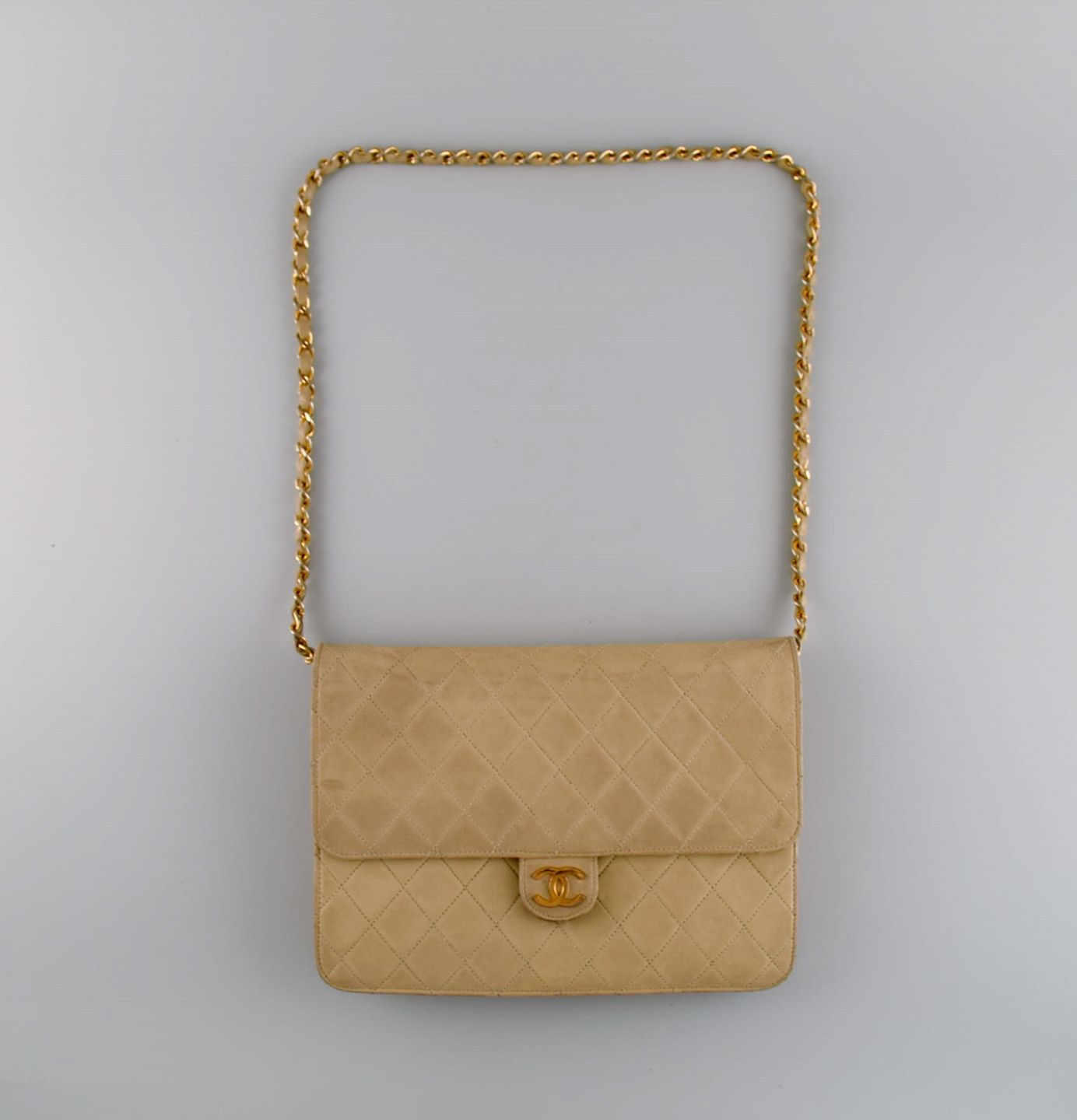 L Art - Vintage Chanel calfskin shoulder bag. Seams in checkered pat