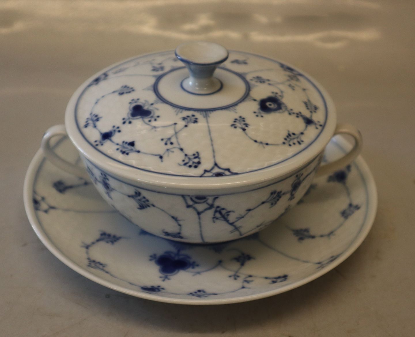 Klosterkælderen - Danish Porcelain Blue Flower braided Tableware