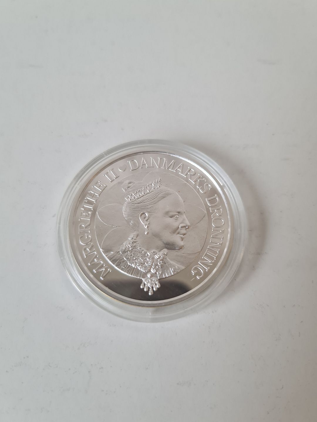 Vågn op udløser Overbevisende KAD ringen - Jubilæumsmønt i sølv. 200 kr. mønt i anledningen af Dronning  Margrethe II 60 års - Jubilæumsmønt i sølv. 200 kr. mønt i anledningen af  Dronning Margrethe II 60 års