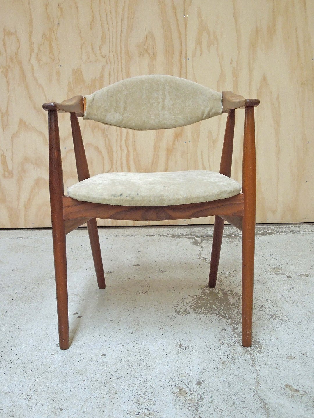 Kinnerup Antik & Porcelæn Farstrup armstol Kinnerup Antik & Porcelæn Farstrup armstol