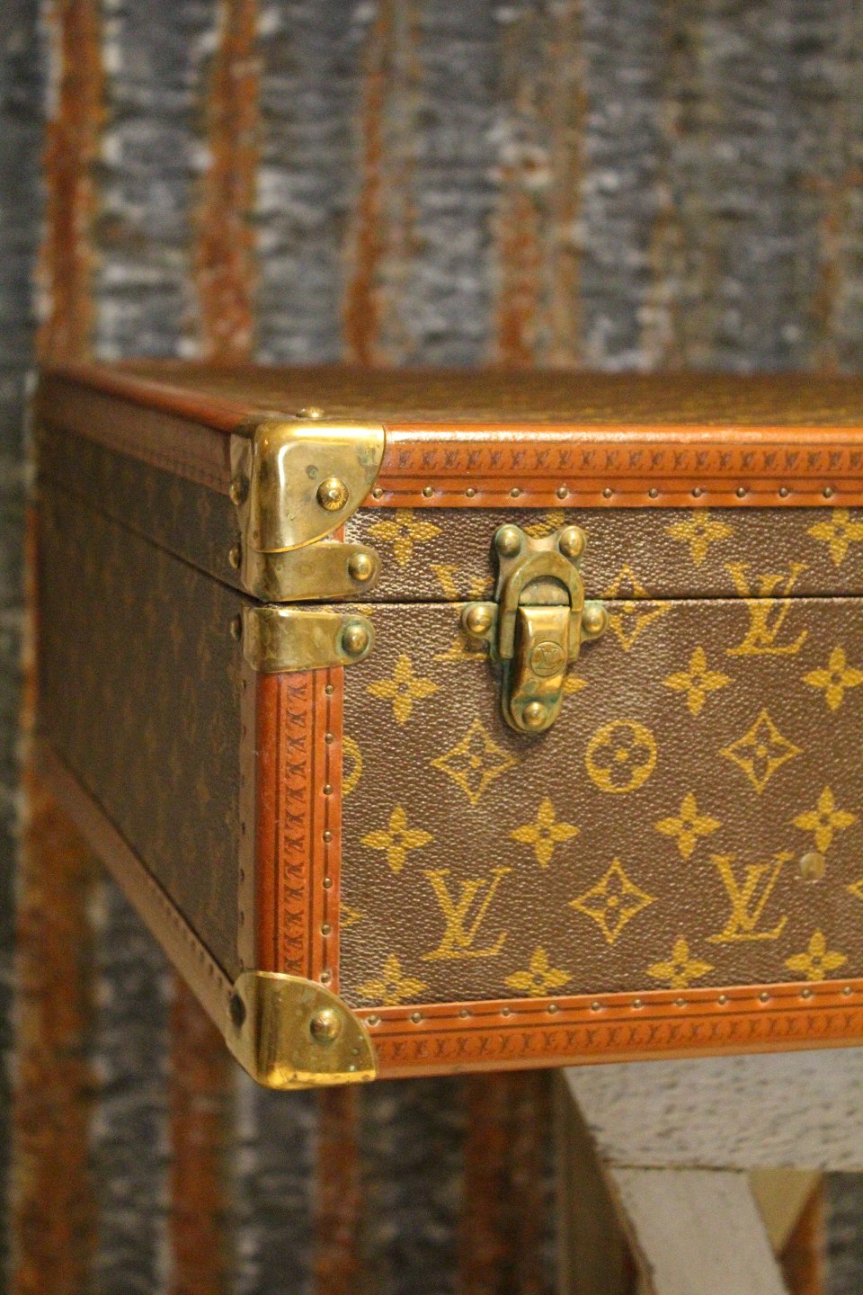 Gammel Louis Vuitton rejse (hardbox) * med LV logo.