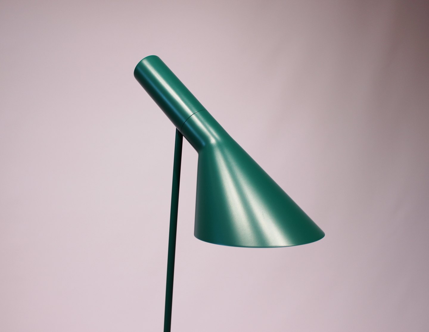 bud Revolutionerende mikro www.Antikvitet.net - Grøn gulvlampe designet af Arne Jacobsen i 1960 og  fremstillet af Louis Poulsen. * 5000m2 udstilling