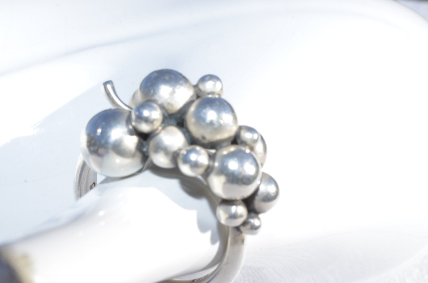 Arctic Pearly silhuet www.Antikvitet.net - Georg Jensen Moonlight Grapes Ring