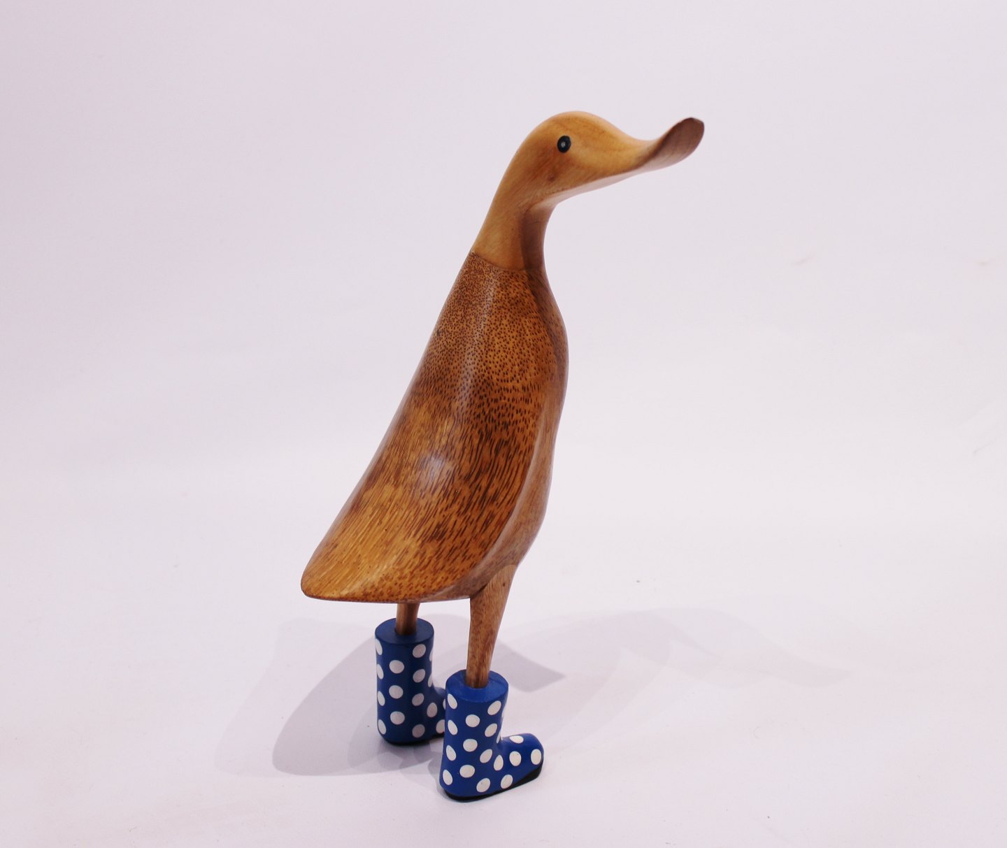www.Antikvitet.net Figur i form af en And blå gummistøvler, i bambusrod Dcuk. * 5000m2 udstilling.