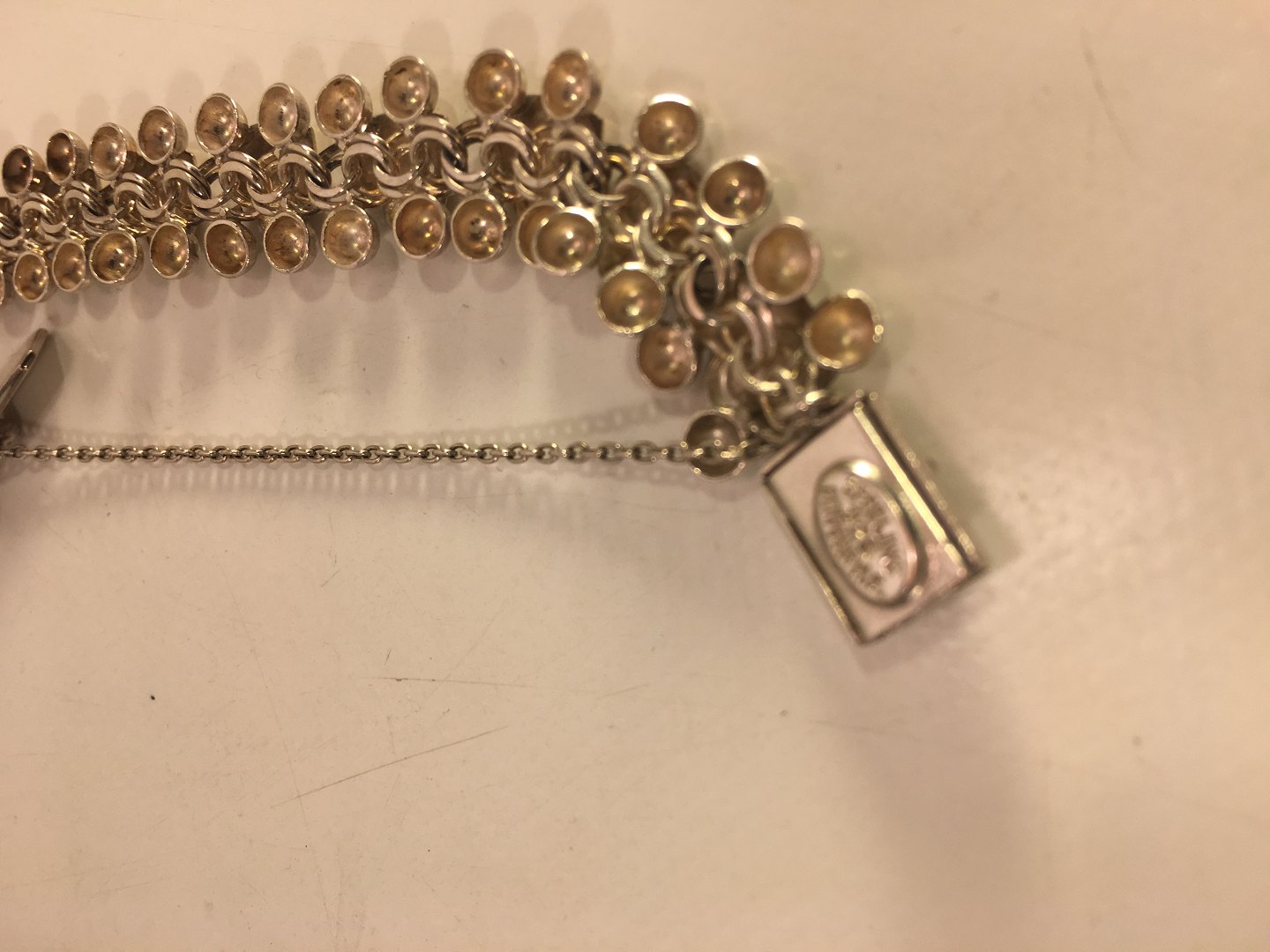 terrorist overførsel alarm www.Antikvitet.net - Hjerte Armbånd. * Sølv 925 sterling * HS ( Hermann Siersbøl - Kastrup 1948 ). * Bredde: 1,5 cm. Læng terrorist overførsel alarm www.Antikvitet.net - Hjerte Armbånd. * Sølv 925 sterling * HS ( Hermann Siersbøl - Kastrup 1948 ). * Bredde: 1,5 cm. Læng