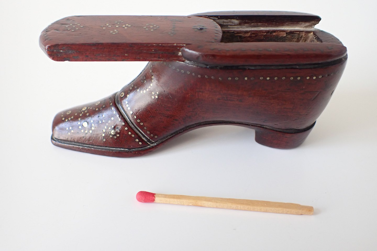 Adagio - Engelsk i rosentræ formet som støvle. - Engelsk susæske i rosentræ formet som en støvle.