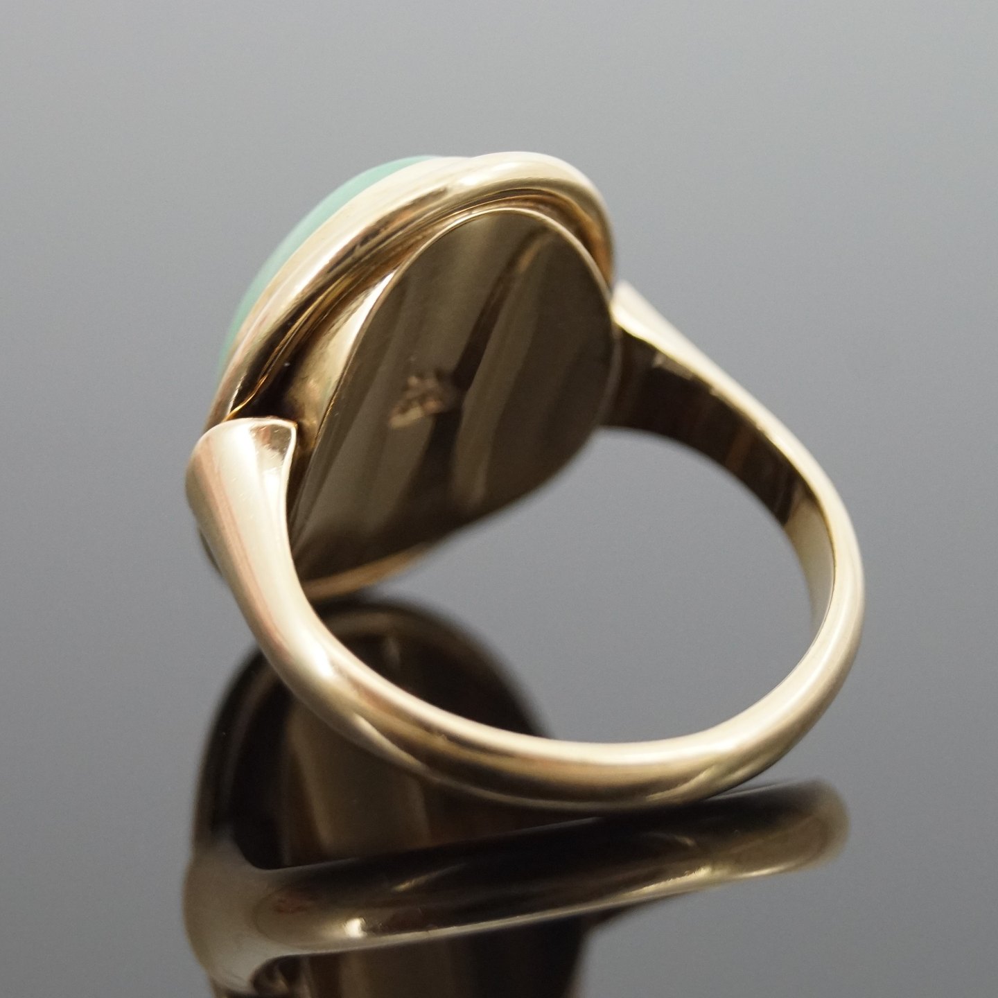 www.Antikvitet.net - C. Antonsen; Ring af 14 kt. guld med jade