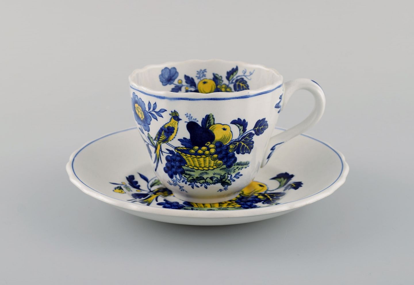 www.Antikvitet.net - Spode, England. Blue Bird service i håndmalet porcelæn. To med underkopper, tallerken