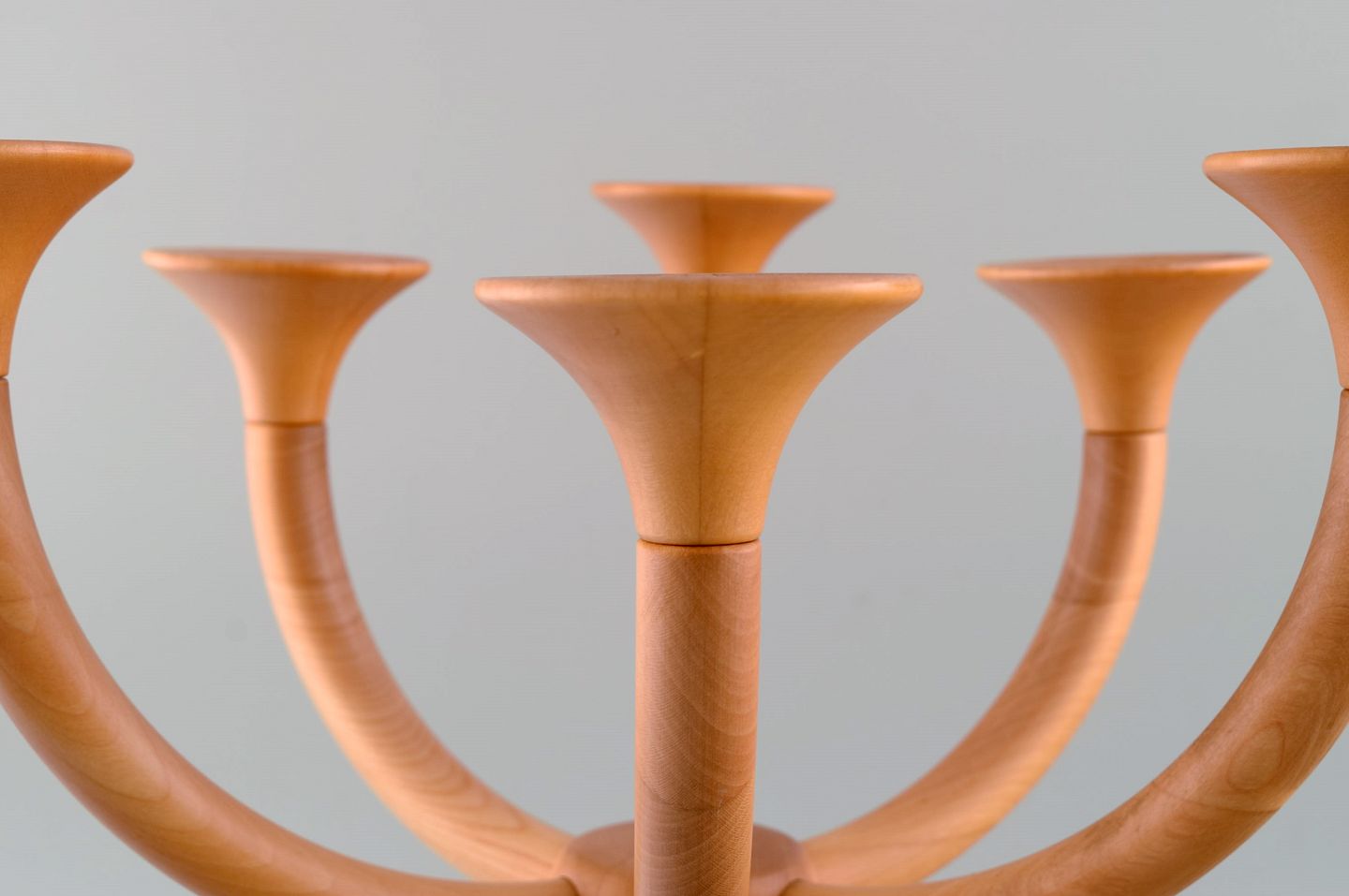 www.Antikvitet.net - Nanna Ditzel (1923-2005) Brdr. Krüger. Seks-armet i lys birk. Dansk design, 1960/70'er