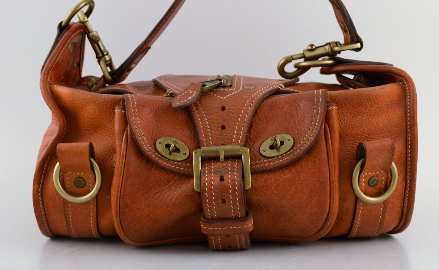 L Art Vintage Mulberry handbag in core leather with brass clasps a