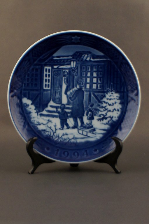 5 Royal Copenhagen Christmas and memorial plates.