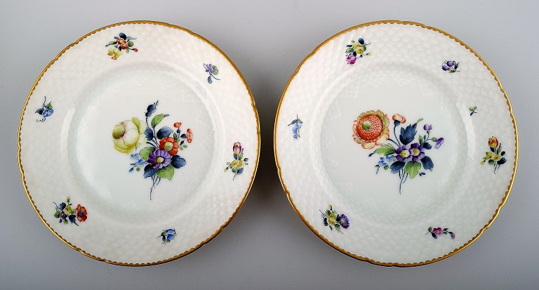 6 pcs. B & G, Bing & Grondahl Saxon flower number 26 plate.