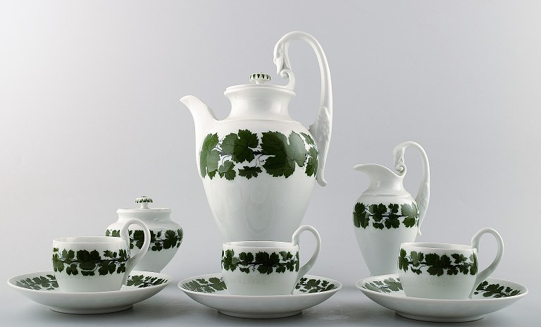 Meissen ivy / vine leaves coffee service, 3 sets of coffee cups with saucers, 
sugar + creamer and coffee pot with lid.