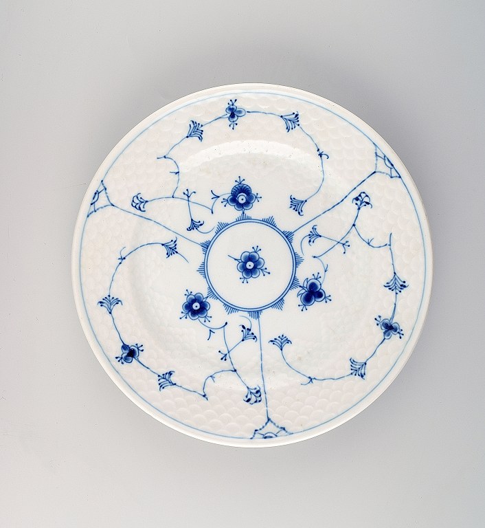 B&G, Bing & Grondahl Hotel / restaurant service, iron porcelain Blue Fluted 
dinner plates, number 1009.