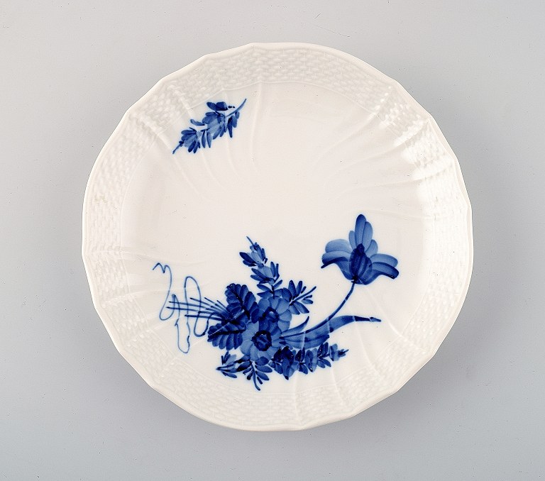 Royal Copenhagen, Blue flower Curved, Cake Dish
Decoration number 10/1645.