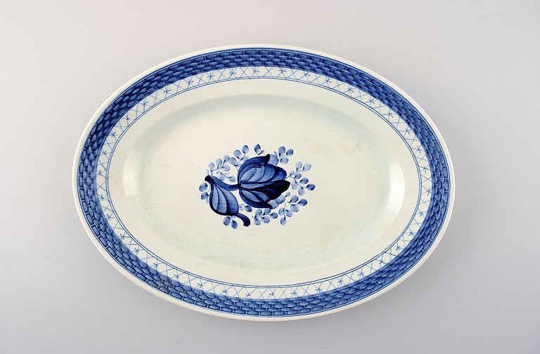 Aluminia Tranquebar, oval platter.
Decoration number 11/927.