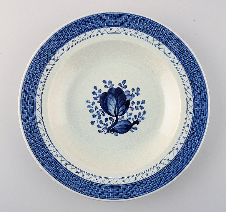 15 Deep Tranquebar plates from Royal Copenhagen / Aluminia.
