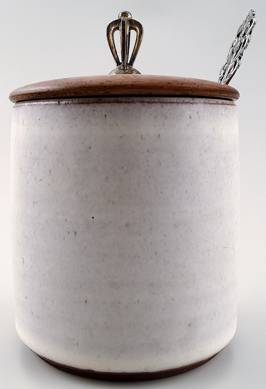 Dagnas, Denmark jam jar in ceramics with lid in teak, silver knob, and a silver 
spoon.