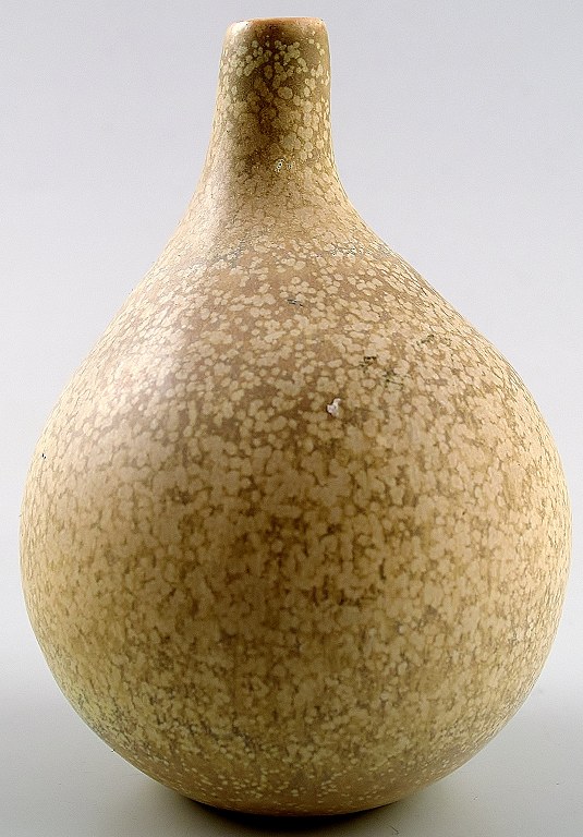 Stig Lindberg (1916-1982), Gustavsberg Studio hand, keramik miniature vase.