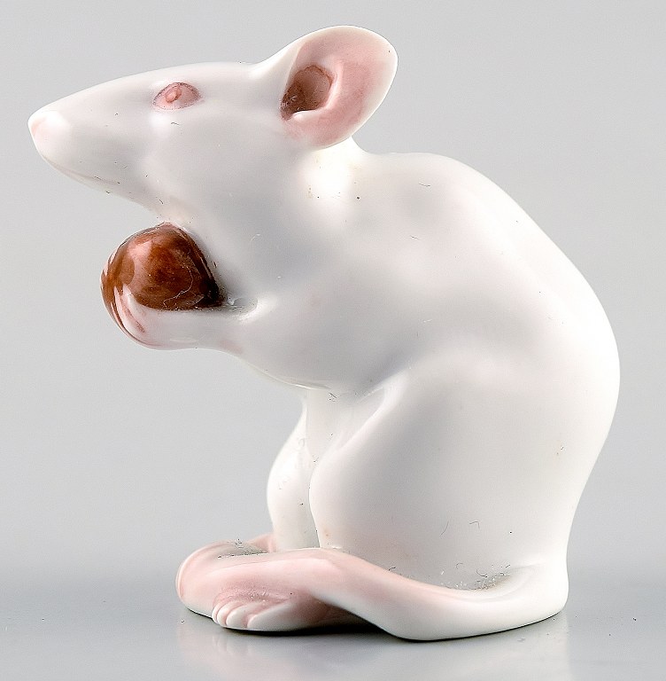 Rare Royal Copenhagen mouse with nut. Number 344.