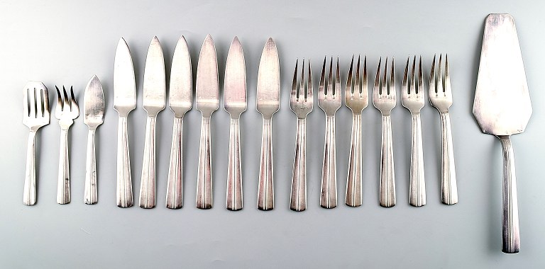 Complete 6 p. Ercuis Art deco fish cutlery in silver plate.
