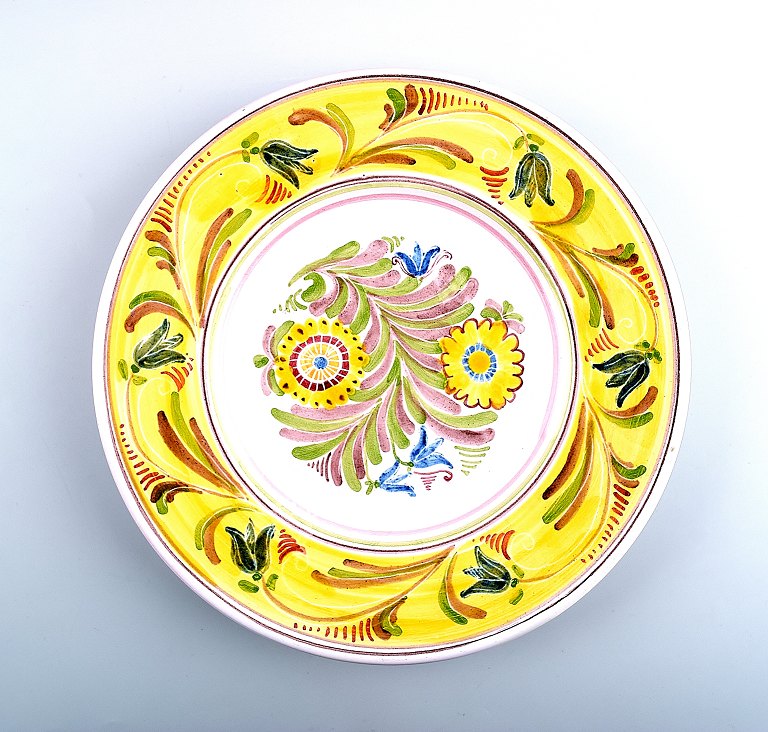 Tulle Emborg for Kähler, Denmark, glazed Stoneware dish/plate decorated with 
flowers.