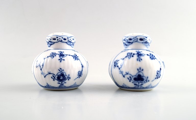 Royal Copenhagen Blue Fluted salt & pepper set
Number 1/712.