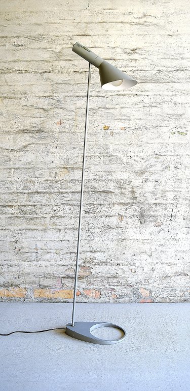 Arne Jacobsen: b. Copenhagen 1902, d. s.p. 1971.
"AJ". Grey lacquered metal floor lamp.