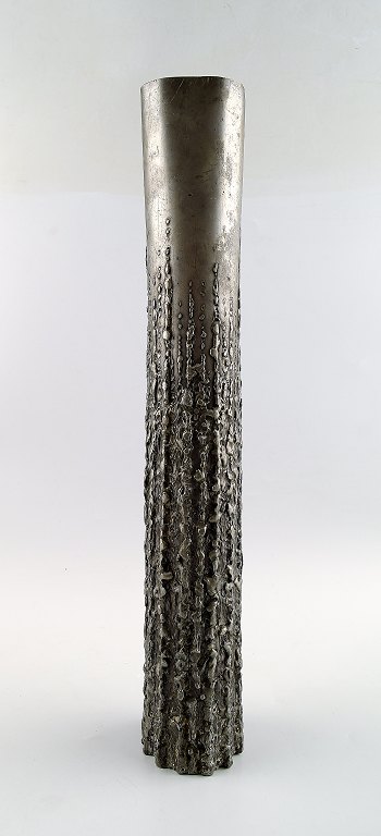 Large vase of pewter in modern design.
France, mid 20th century.